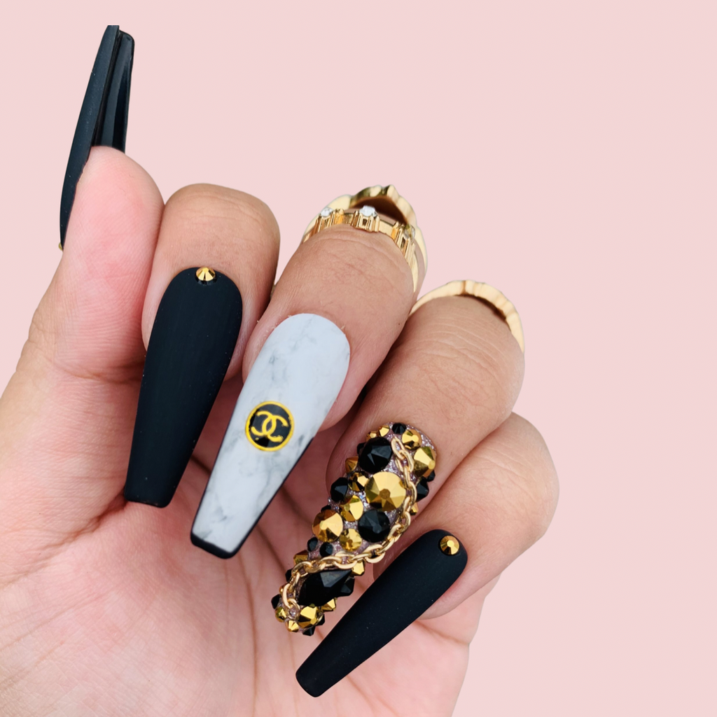 51+ Gold Nails That Will Take Your Nails From Basic To Boujee